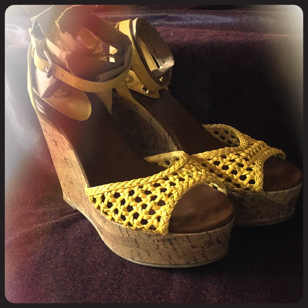 Guess wedges